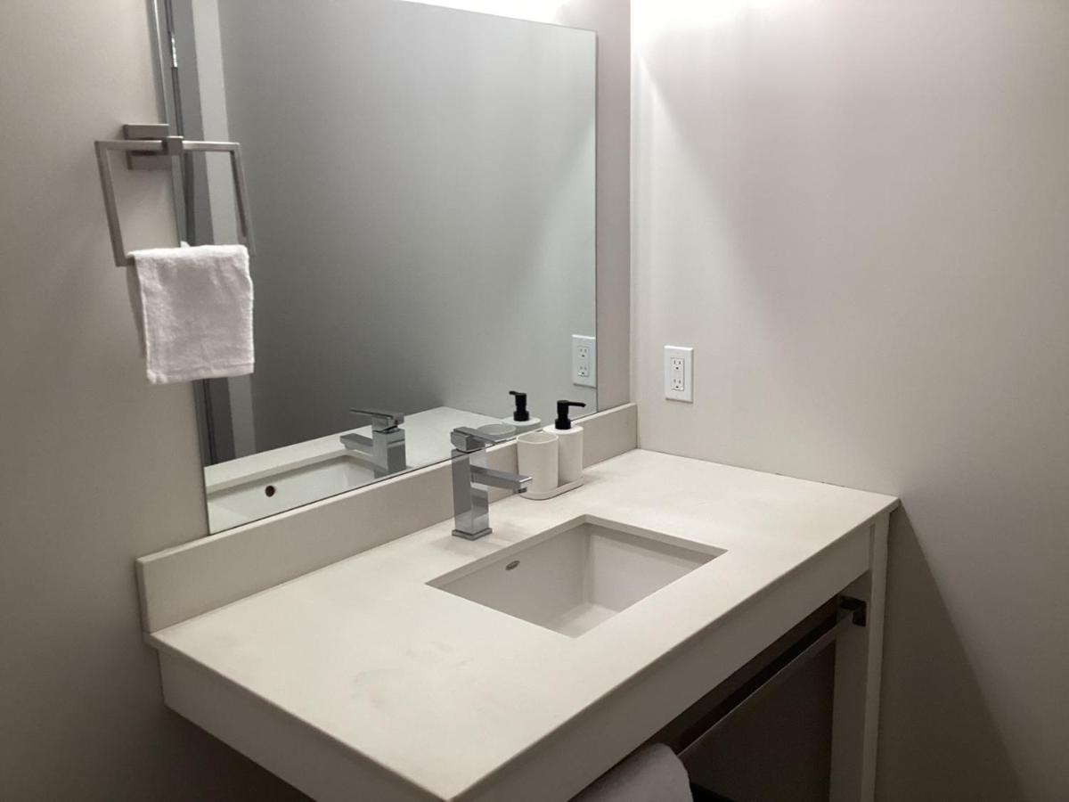 Bethel Hotel Elk Point Экстерьер фото