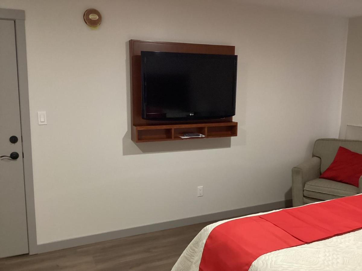 Bethel Hotel Elk Point Экстерьер фото